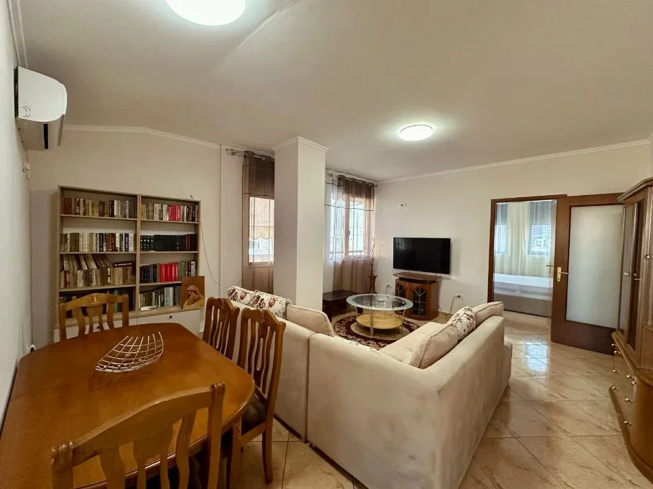 Tirane, jepet me qera apartament 2+1 Kati 5, 80 m² 800 € (Selvia)