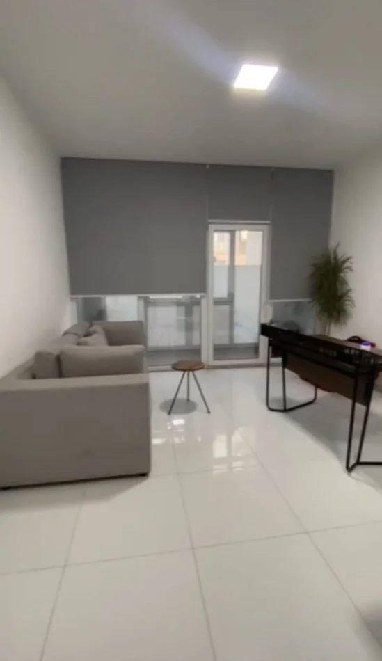 Tirane, jepet me qera ambjent biznesi Kati 2, 102 m² 1.200 € (Komuna e Parisit)