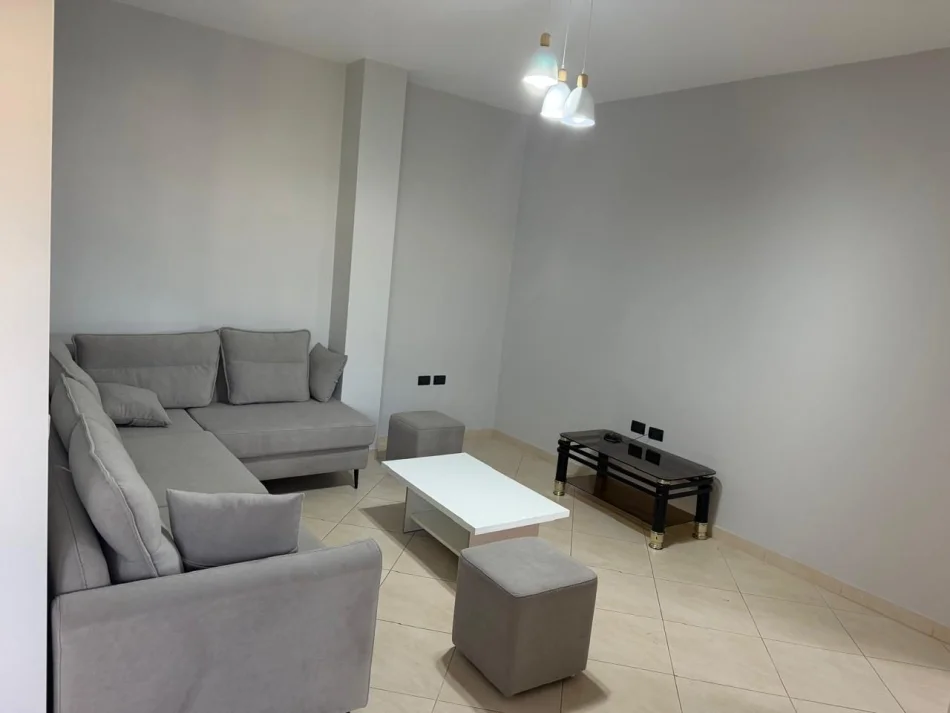 Tirane, jepet me qera apartament 1+1 Kati 2, 70 m² 550 € (Kinostudio)