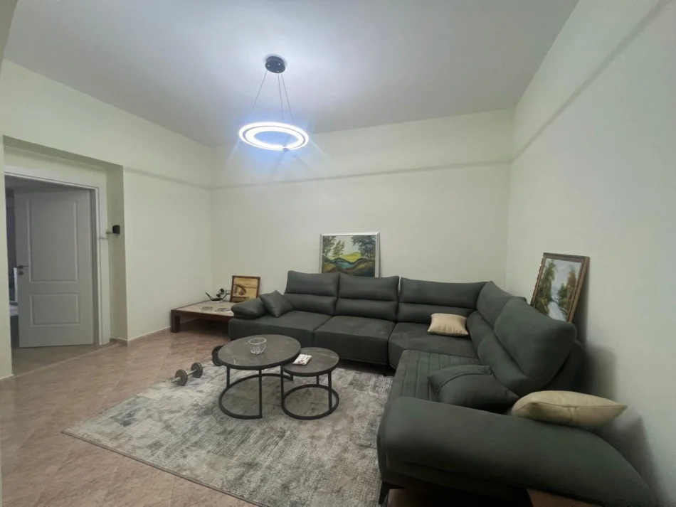 Tirane, jepet me qera apartament 3+1 Kati 4, 105 m² 750 € (Vasil Shanto)