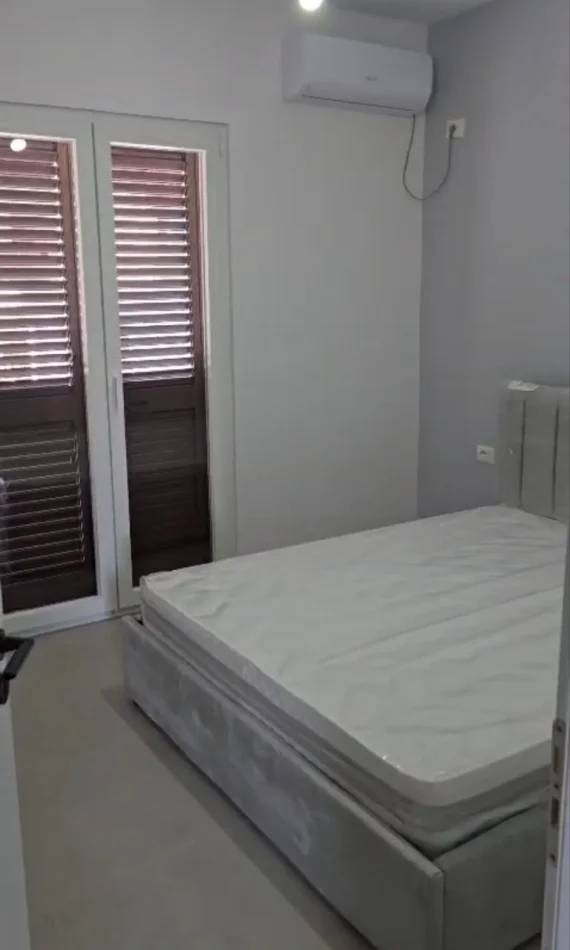 Tirane, jepet me qera apartament 1+1 Kati 2, 65 m² 450 € (Rruga 5 Maji)