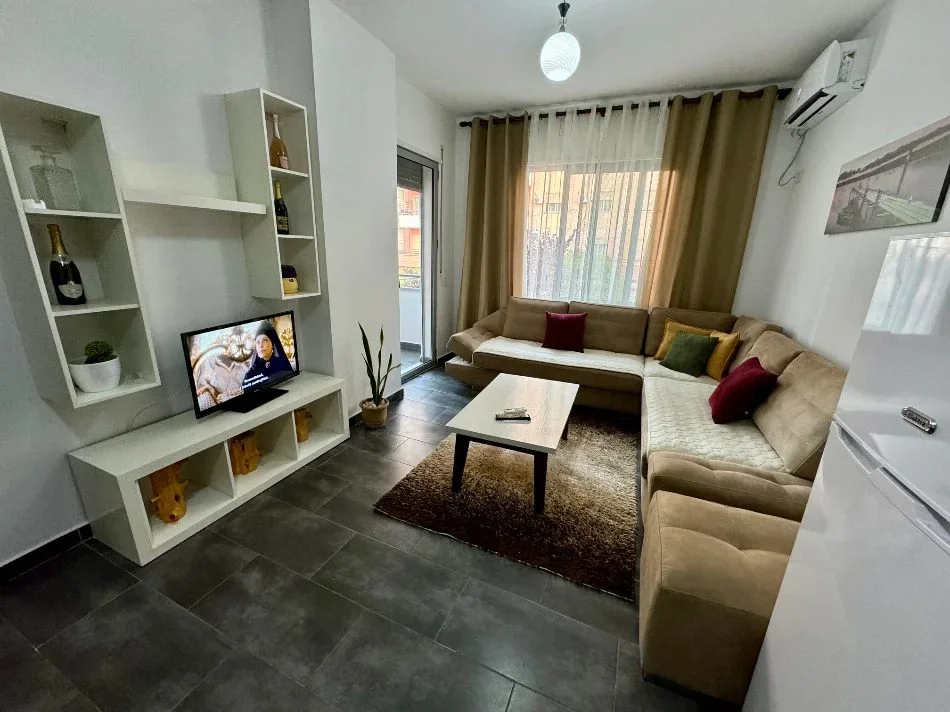 Tirane, jepet me qera apartament 2+1 Kati 0, 85 m² 550 € (Astir)
