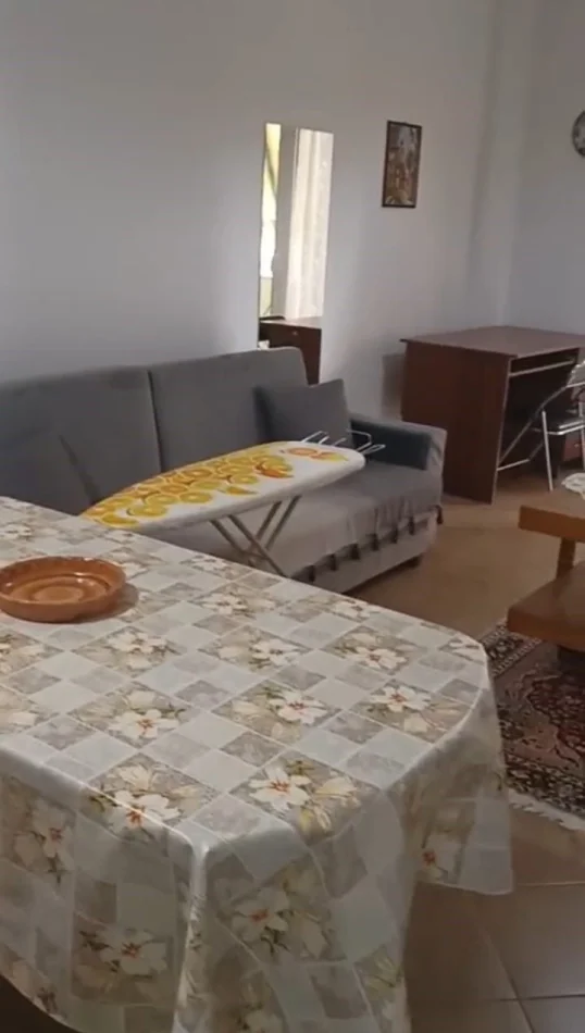 Tirane, jepet me qera apartament 1+1 Kati 3, 54 m² 350 € (Selvia)