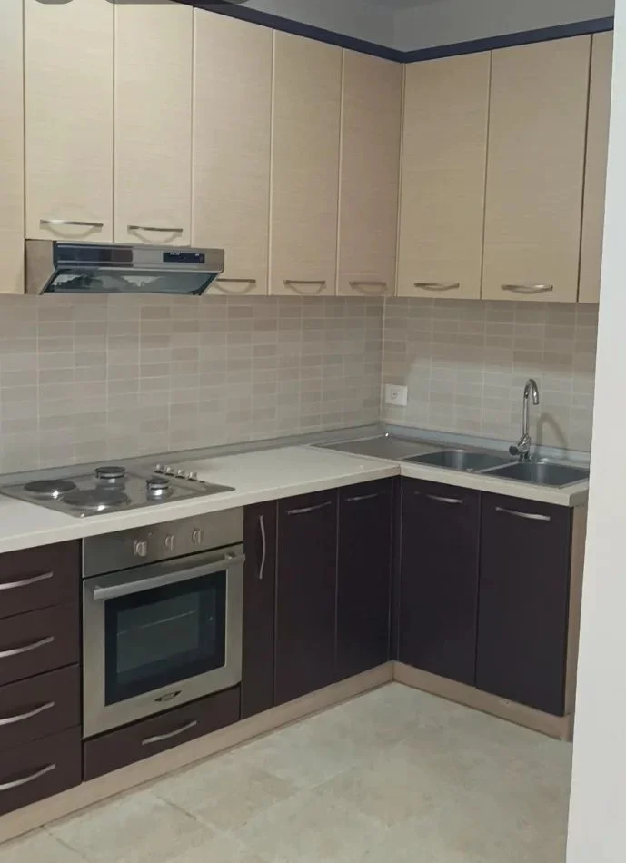 Tirane, jepet me qera apartament 1+1 Kati 5, 50 m² 450 € (Ish Fusha e Aviacionit)