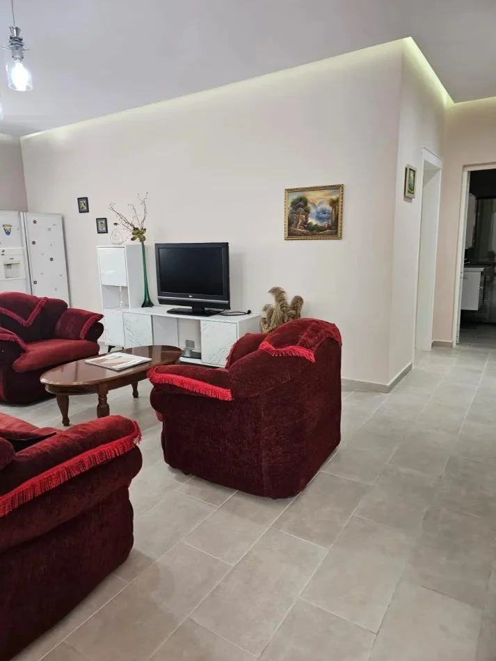 Tirane, jepet me qera apartament 1+1 Kati 2, 75 m² 500 € (Don Bosko)