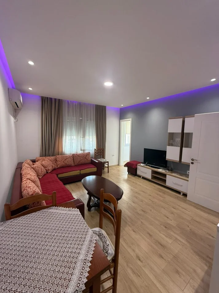 Tirane, jepet me qera apartament 1+1 Kati 3, 65 m² 480 € (Rruga Don Bosko)