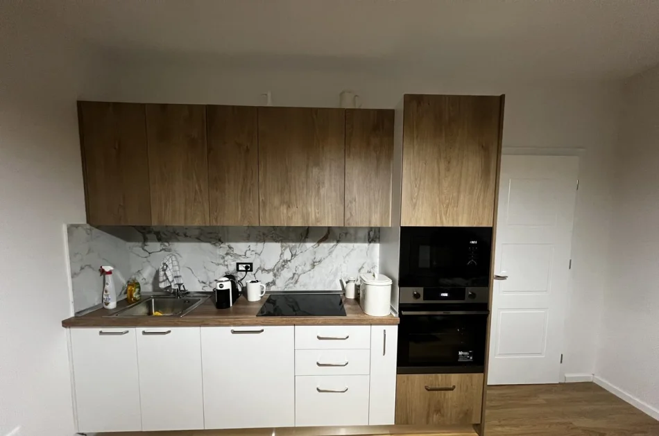 Tirane, jepet me qera apartament 1+1 Kati 1, 65 m² 600 € (Tregu Elektrik)