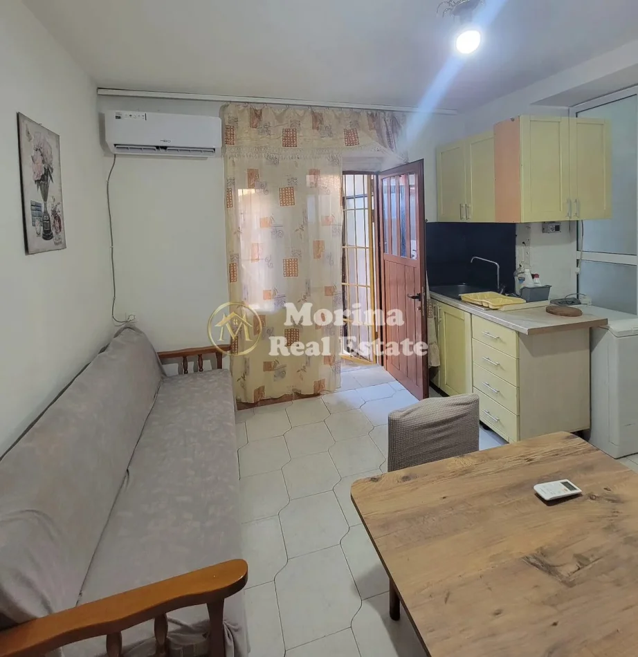 Tirane, jepet me qera apartament 1+1 Kati 1, 40 m² 280 € (Shkolla 9-vjeçare \”Xhezmi Delli\”)