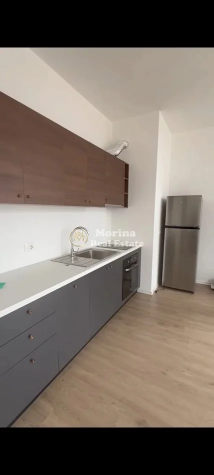 Tirane, jepet me qera apartament 1+1 Kati 5, 70 m² 450 € (Rruga Riza Cerova)