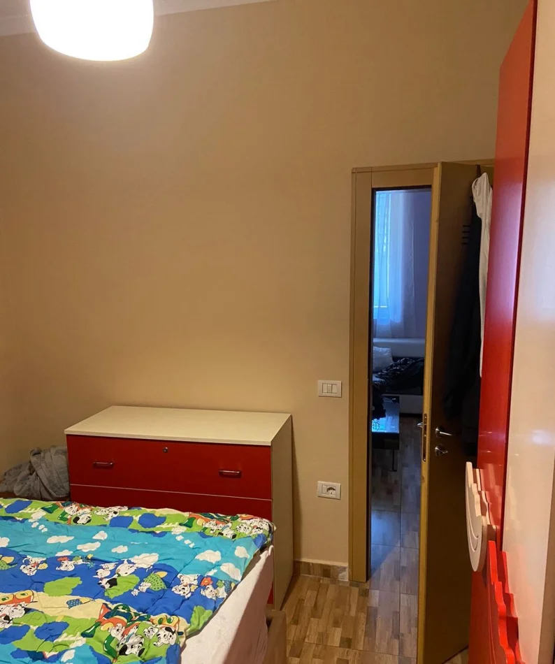 Tirane, jepet me qera apartament 1+1 Kati 5, 65 m² 600 € (Blloku)