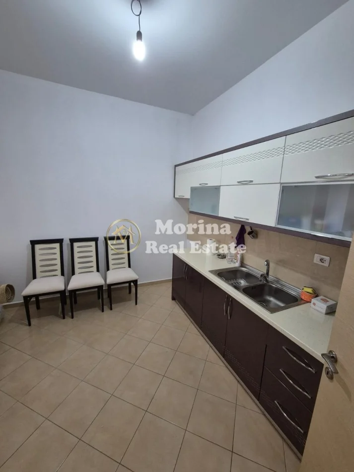 Tirane, jepet me qera ambjent biznesi Kati 2, 60 m² 450 € (Yzberisht)