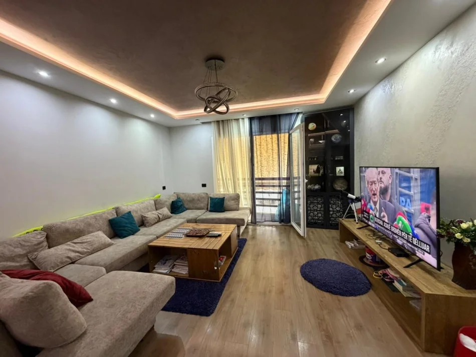 Tirane, shitet apartament 2+1 Kati 3, 100 m² 320000 € (Komuna e Parisit)