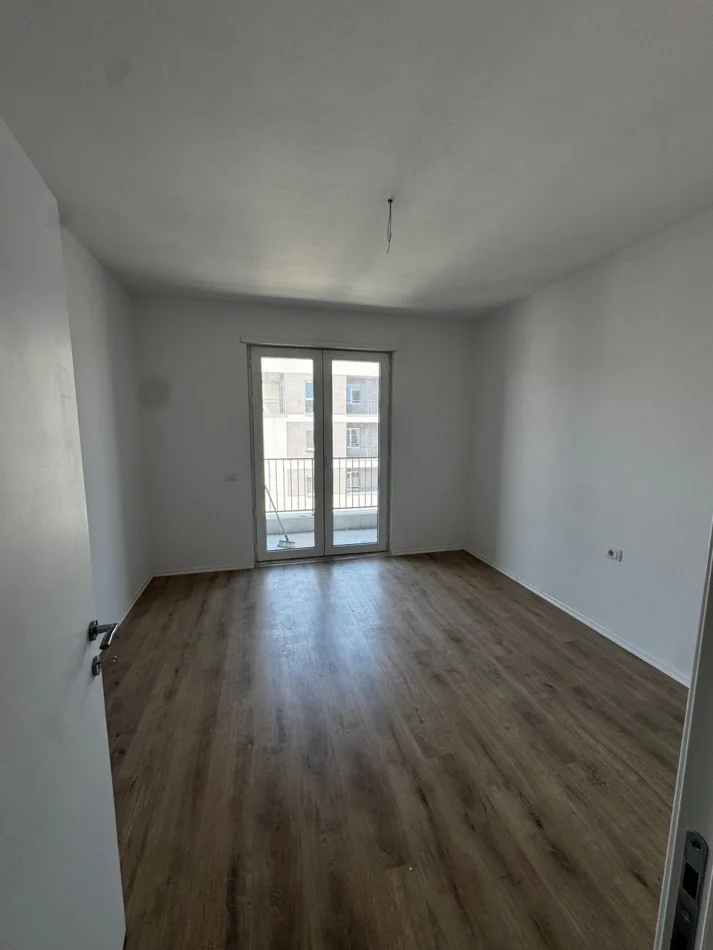 Tirane, jepet me qera apartament 2+1 Kati 7, 70 m² 400 € (Univers City)