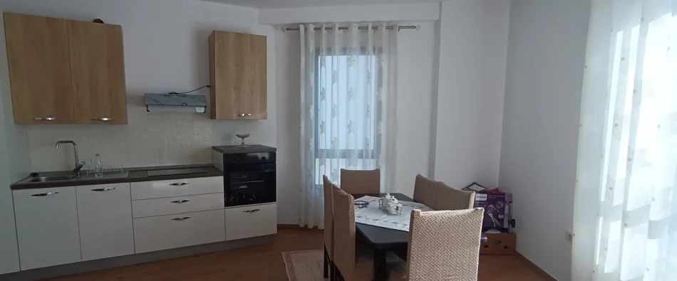 Tirane, jepet me qera apartament 1+1 Kati 7, 65 m² 700 € (Farmacia 10)