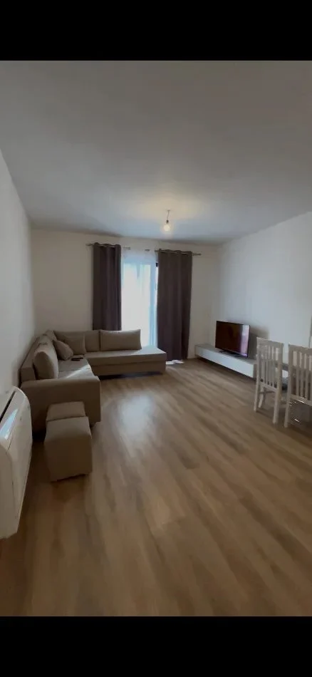Tirane, jepet me qera apartament 2+1 Kati 2, 100 m² 600 € (Kinostudio)