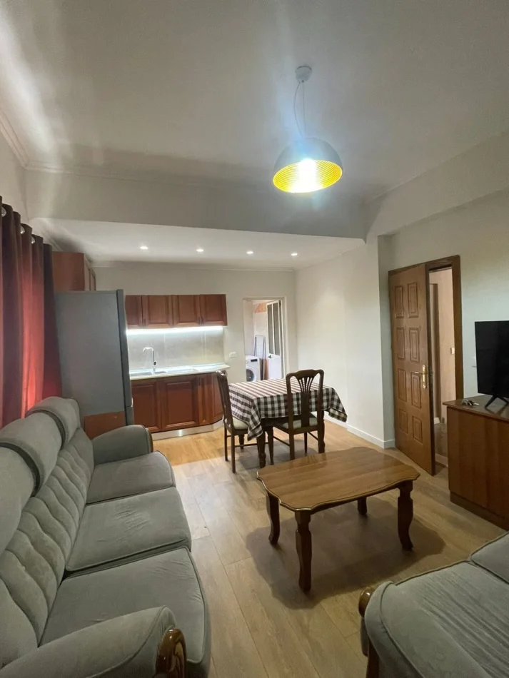 Tirane, jepet me qera apartament 1+1 Kati 1, 60 m² 400 € (Selite)
