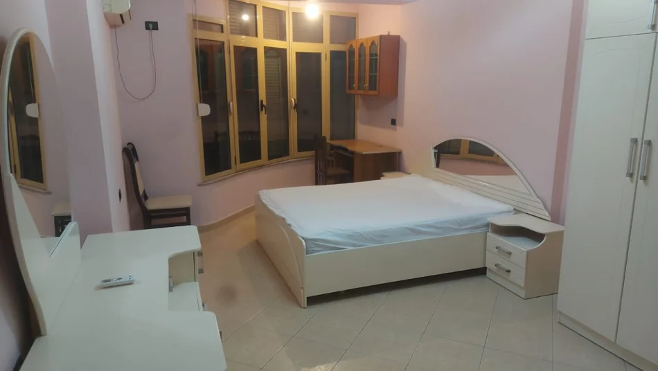 Tirane, jepet me qera apartament 2+1 Kati 4, 95 m² 450 € (Astir)