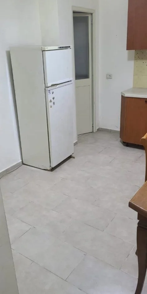 Tirane, jepet me qera apartament 1+1 Kati 1, 60 m² 260 € (Tregu Elektrik)