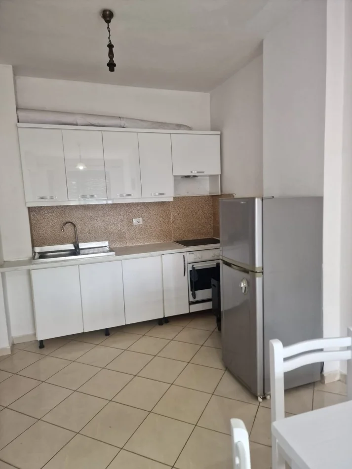 Tirane, jepet me qera apartament 1+1 Kati 7, 60 m² (Astir)