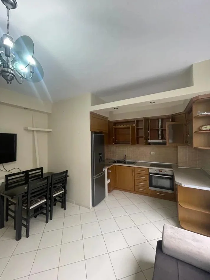 Tirane, jepet me qera apartament 2+1 Kati 4, 80 m² 470 € (Astir)