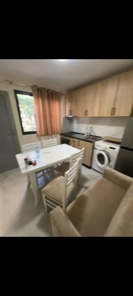 Tirane, jepet me qera apartament 1+1 Kati 1, 50 m² 350 € (Shkolla e bashkuar 350 €/muaj)