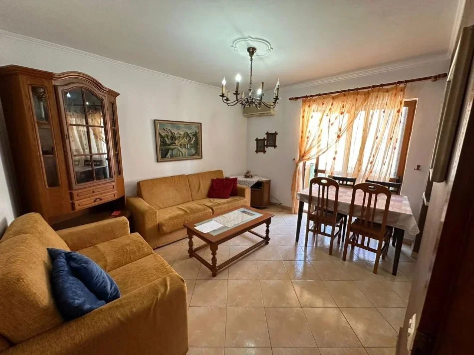 Tirane, jepet me qera apartament 2+1 Kati 4, 90 m² 450 € (Porcelani)