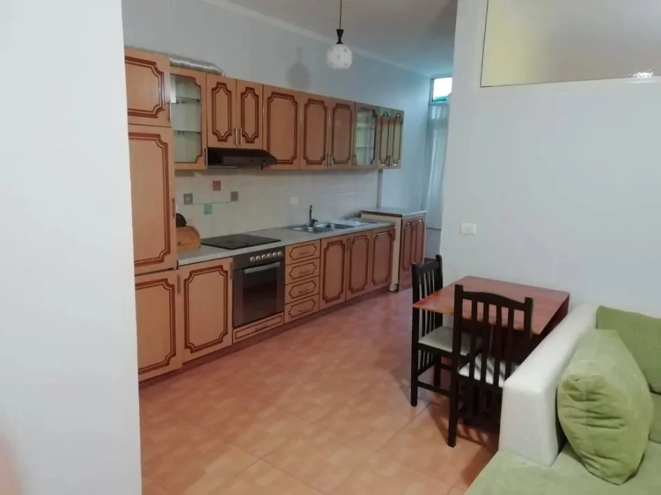 Tirane, jepet me qera apartament 1+1 Kati 2, 63 m² 350 € (Qyteti Studenti)