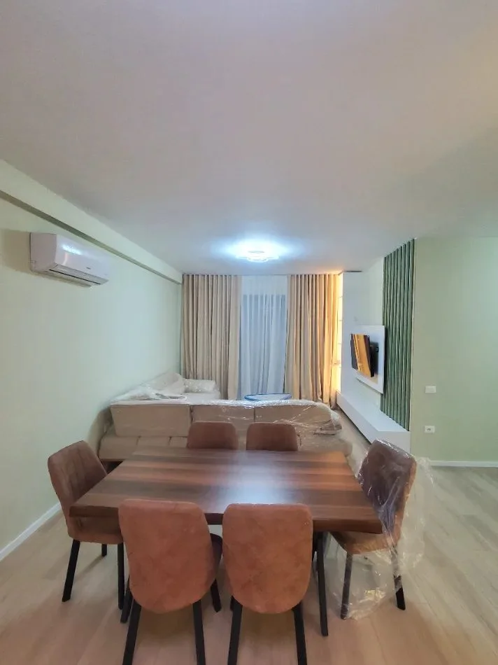 Tirane, jepet me qera apartament 2+1 Kati 1, 120 m² 1.200 € (Liqeni i Thatë)
