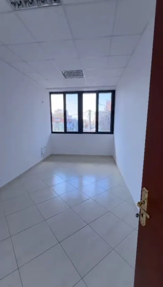 Tirane, jepet me qera ambjent biznesi Kati 1, 131 m² 1500 € (Rruga Dritan Hoxha)