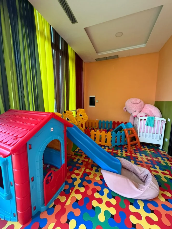 Tirane, jepet me qera ambjent biznesi Kati 0, 100 m² 700 € (Allias)