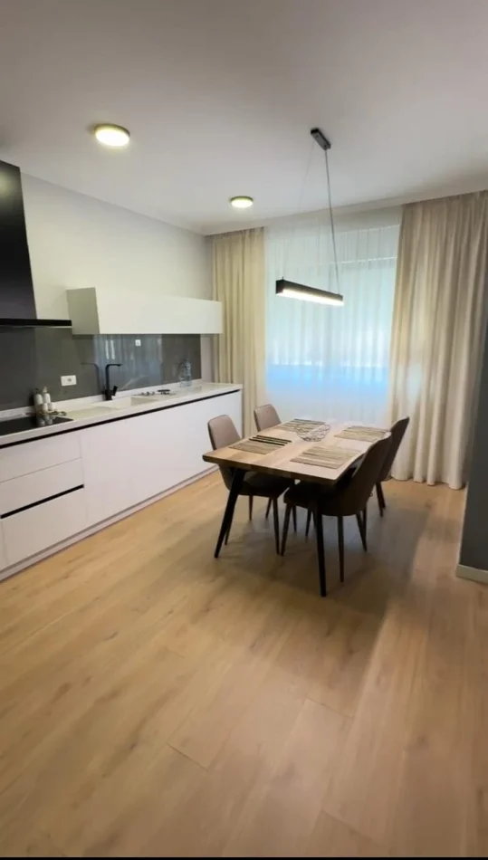 Tirane, jepet me qera apartament 2+1 Kati 3, 145 m² 1.500 € (Rruga e Durrësit)