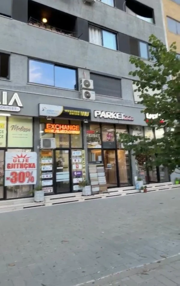 Tirane, jepet me qera ambjent biznesi Kati 1, 70 m² 1.200 € (Astir)
