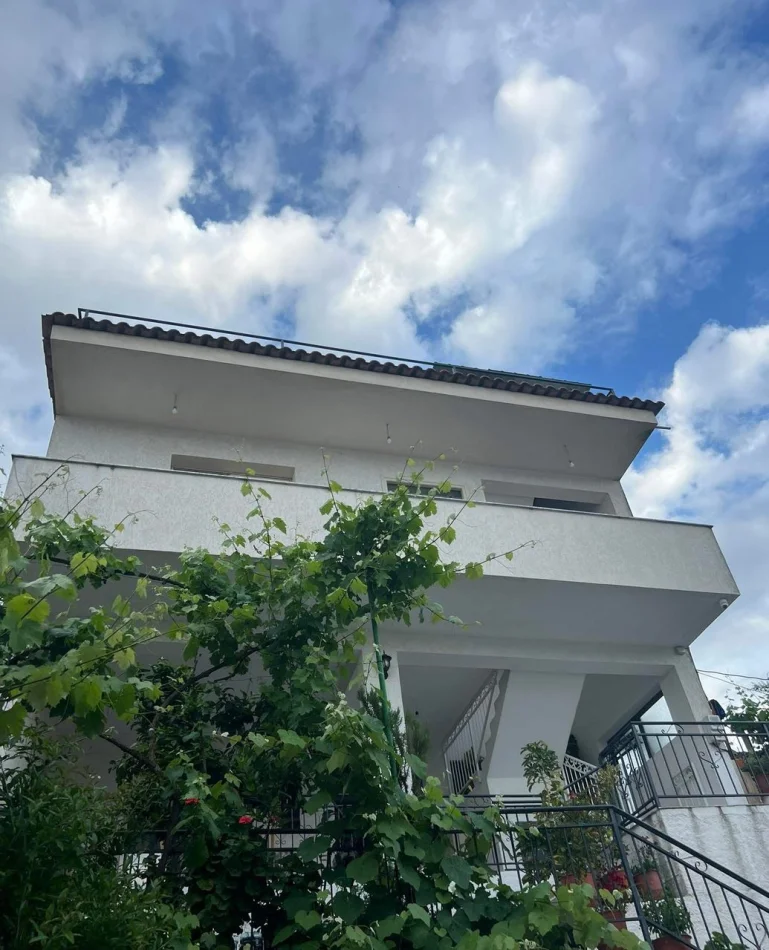 Tirane, jepet me qera apartament 2+1 Kati 1, 135 m² 350 € (Shkoze)