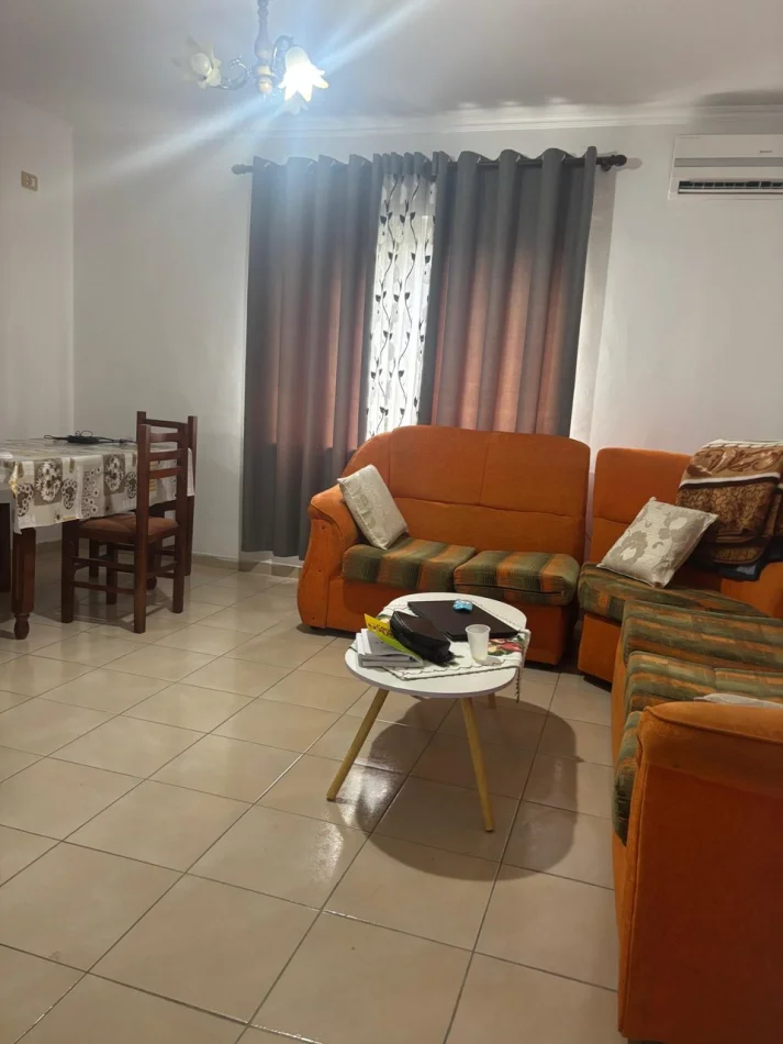 Tirane, jepet me qera apartament 2+1 Kati 3, 85 m² 400 € (Kinostudio)