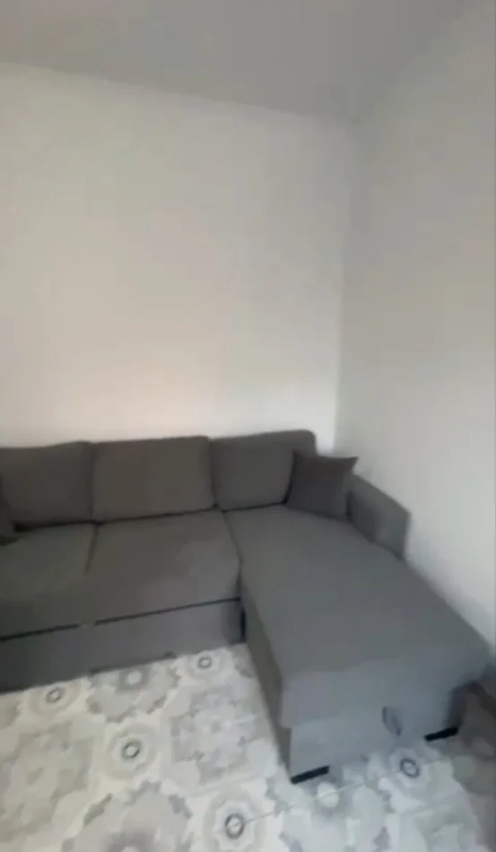 Tirane, jepet me qera apartament 1+1 Kati 1, 65 m² 400 € (Spitali Amerikan 2)