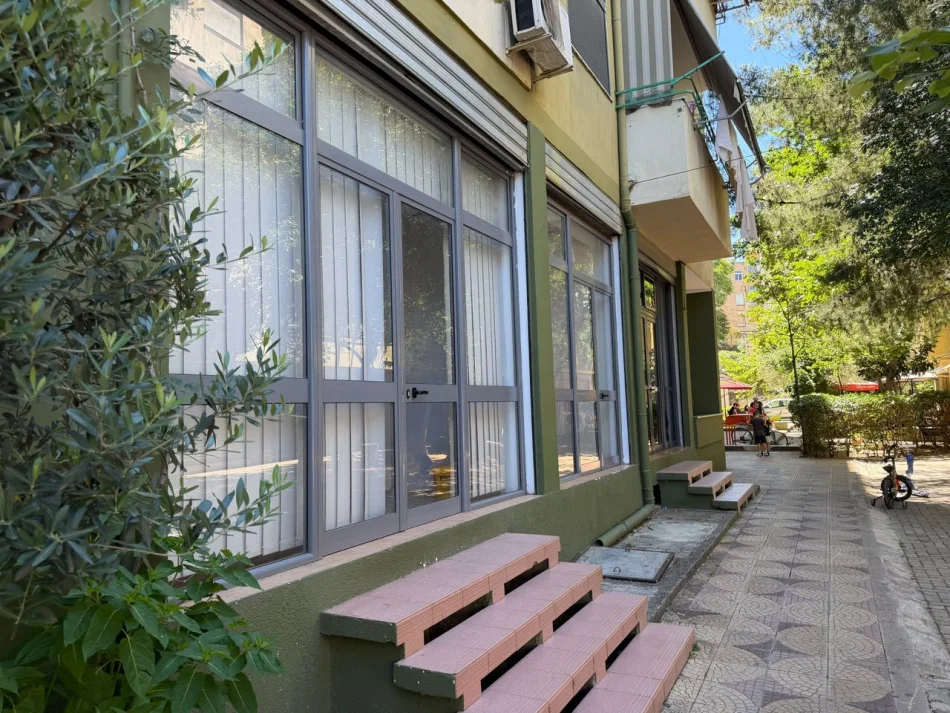 Tirane, jepet me qera ambjent biznesi Kati 1, 68 m² 1100 € (Shkolla e Bashkuar)