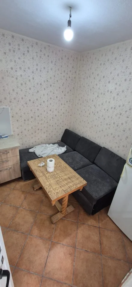 Tirane, jepet me qera apartament 1+1 Kati 1, 70 m² 400 € (Spitali Amerikan 2)