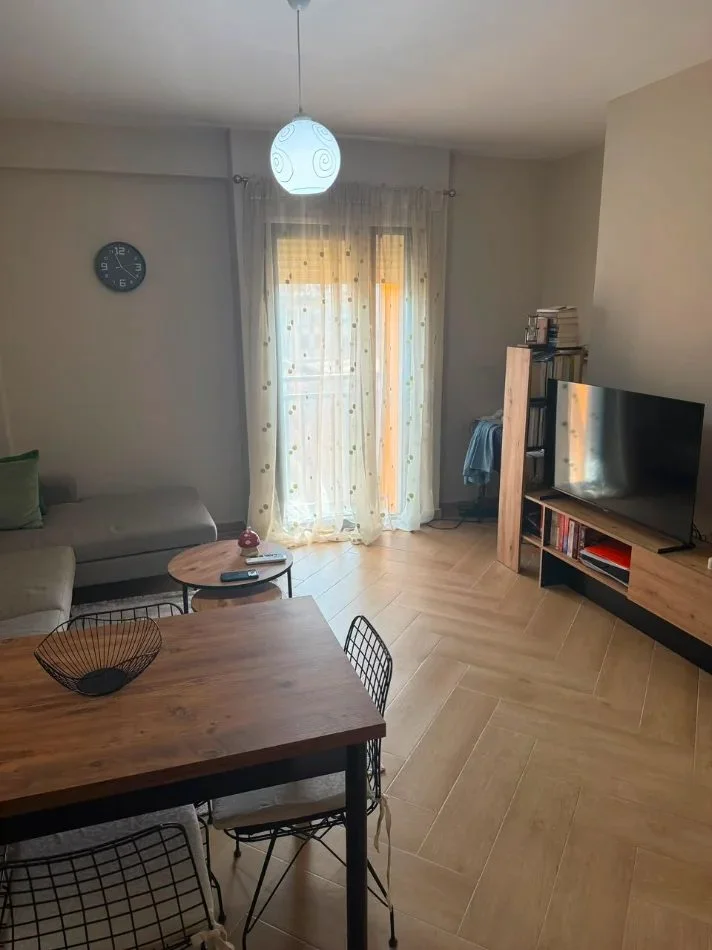Tirane, jepet me qera apartament 1+1 Kati 5, 65 m² 650 € (Rruga e Elbasanit)