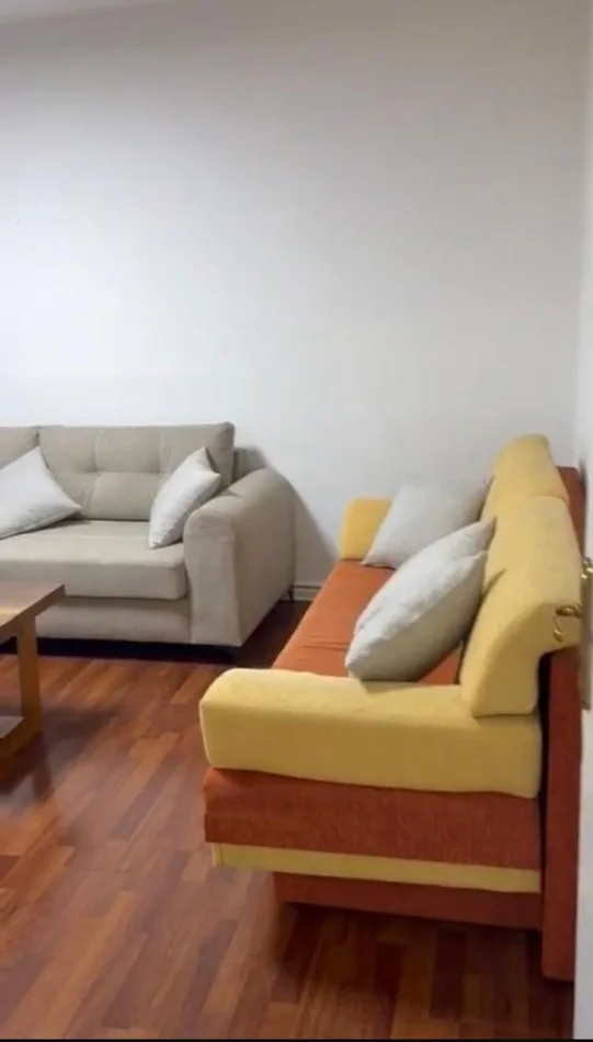 Tirane, jepet me qera apartament 1+1 Kati 3, 65 m² 400 € (Ali Demi)