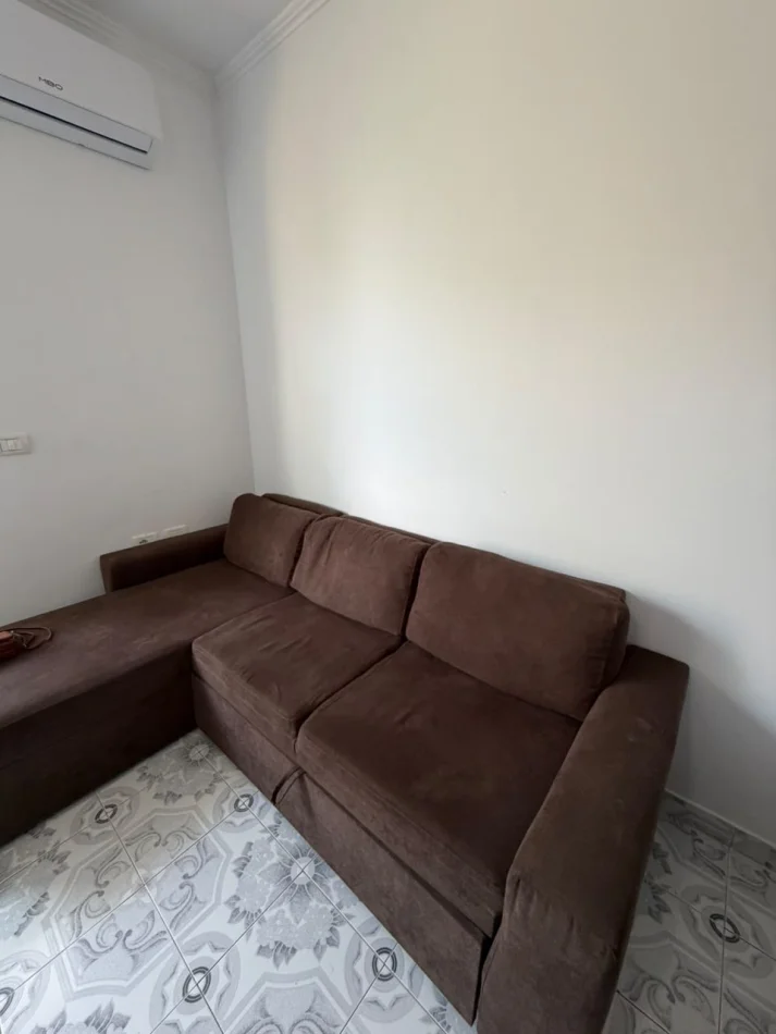 Tirane, jepet me qera apartament 1+1 Kati 1, 65 m² 380 € (Spitali Amerikan 2)