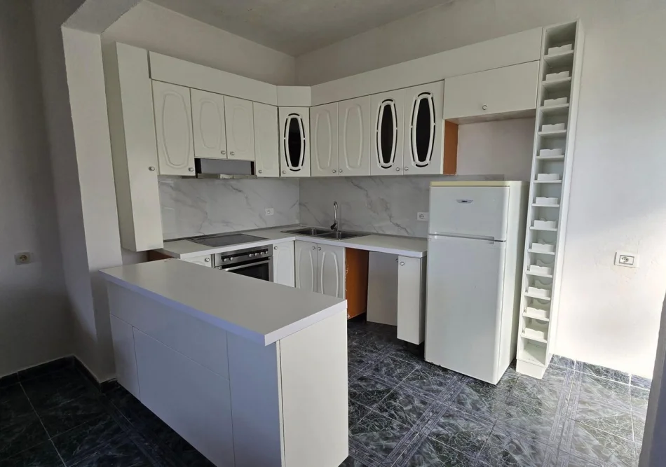 Tirane, jepet me qera apartament 2+1 Kati 2, 90 m² 450 € (Kompleksi Grand)
