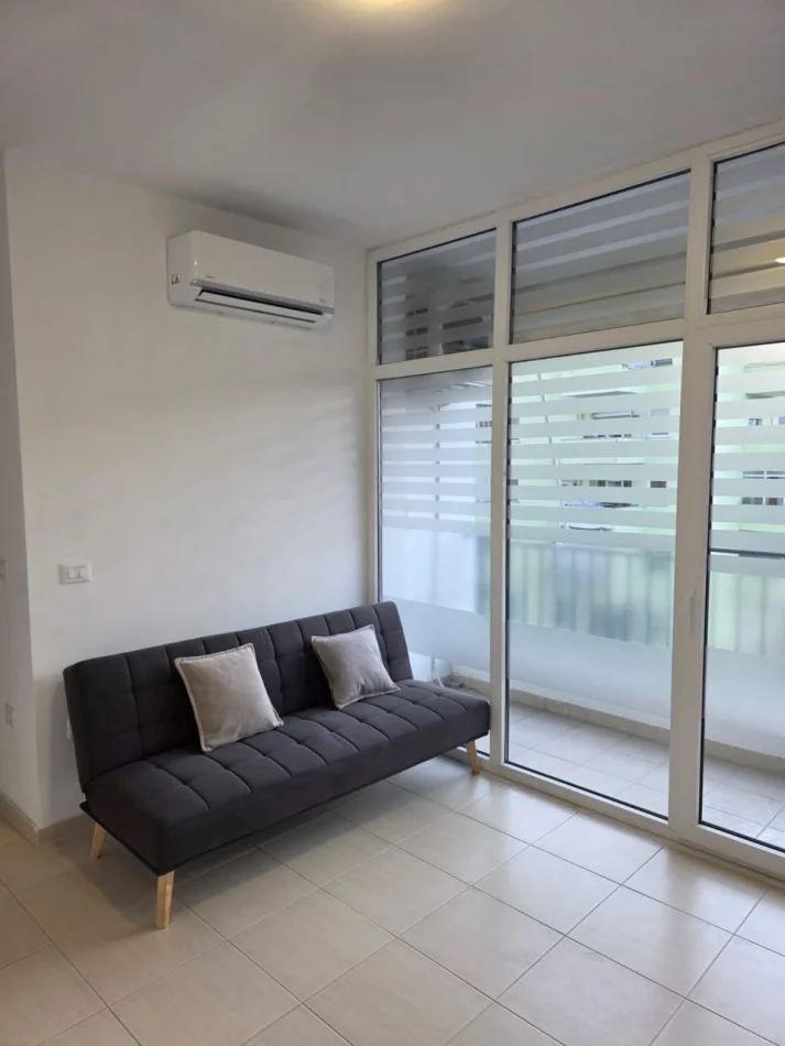Tirane, jepet me qera apartament 1+1 Kati 3, 67 m² 400 € (Bulevardi I Ri)