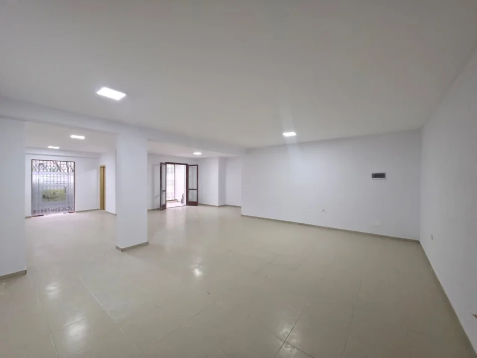 Tirane, jepet me qera ambjent biznesi Kati 0, 90 m² 800 € (Kopeshti Botanik)