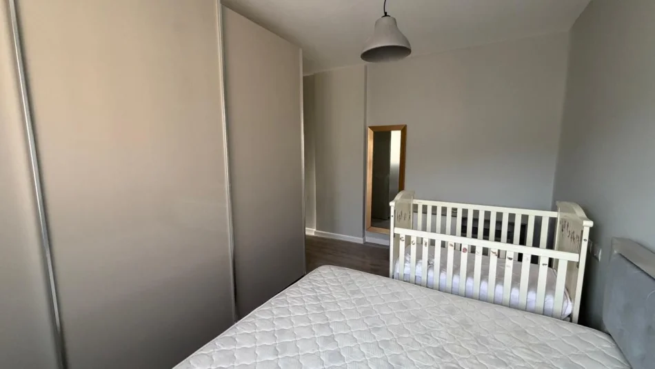 Tirane, jepet me qera apartament 2+1 Kati 4, 80 m² 650 € (Liqeni i Thatë)