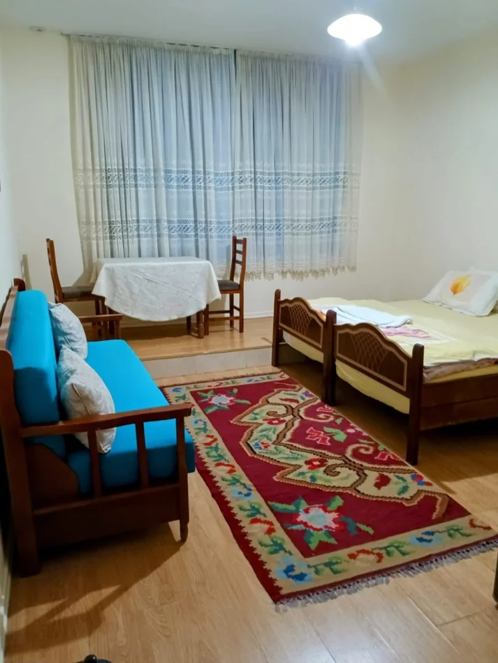Tirane, jepet me qera apartament 1+1 Kati 2, 25 m² 250 € (Selvia)
