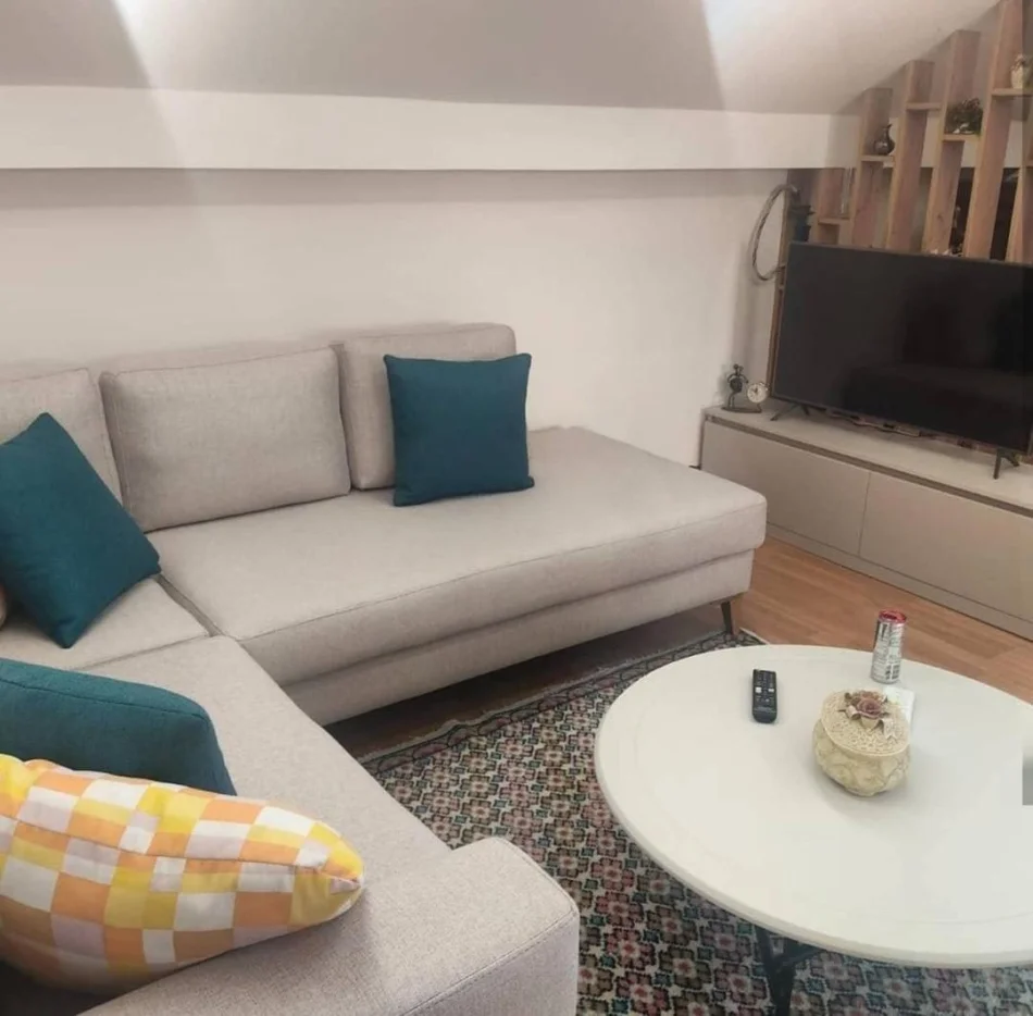 Tirane, jepet me qera apartament 2+1 Kati 3, 80 m² 500 € (Rruga 5 Maji)