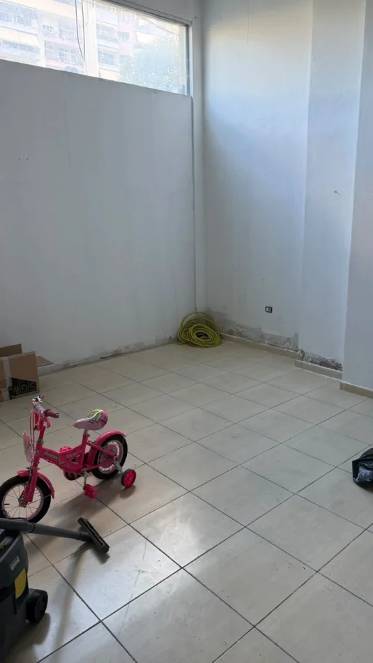 Tirane, shitet ambjent biznesi Kati 1, 61 m² 200.850 € (Komuna e Parisit)