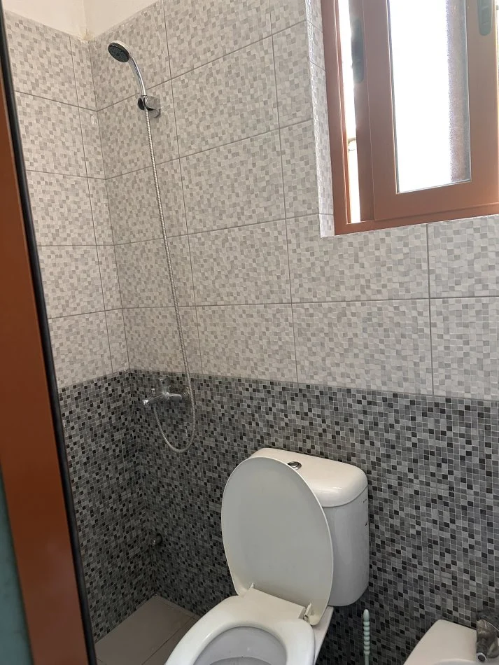 Tirane, jepet me qera Vile 1+1 Kati 1, 40 m² 400 € (rruga at zef pellumbi)