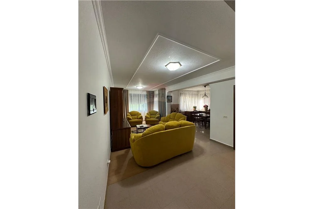 Apartament - Me Qira - Bllok, Shqipëri
QIRA APARTAMENT 2+1+2 NE BLLOK!