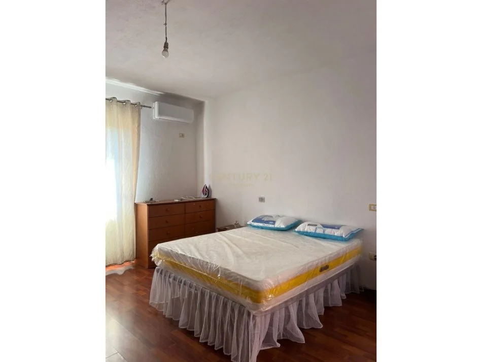 Tirane, jepet me qera apartament 2+1 Kati 2, 130 m² 550 € 